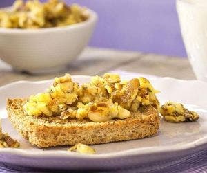 Aprenda a fazer delicioso ovo mexido cremoso para café da manhã