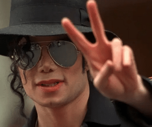 Documento antigo de Michael Jackson é vendido por R$ 409 mil