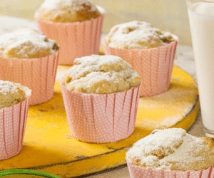 Aprenda a fazer um nutritivo muffin de ninho com banana