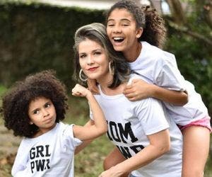 Samara Felippo exibe mensagens racistas direcionadas às filhas