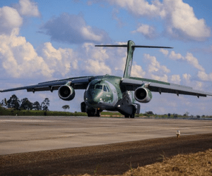 FAB manda aviões de prontidão para retirar brasileiros da Ucrânia