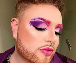 Confira inspirações para arrasar na maquiagem com glitter