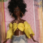 Natália Deodato, do 'BBB 22', vira boneca pelas mãos de artista