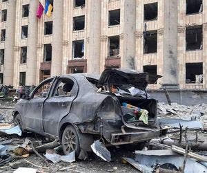 Míssil russo atinge prédio do governo de Kharkiv, na Ucrânia