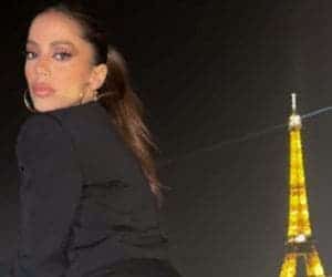 Anitta aposta em look inusitado para curtir noite em Paris