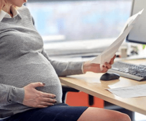 Governo sanciona lei que prevê retorno das grávidas ao trabalho
