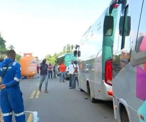 Protesto de caminhoneiros causa engarrafamento na BA-523