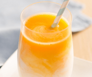 Aprenda receita de smoothie de laranja, manga e cenoura