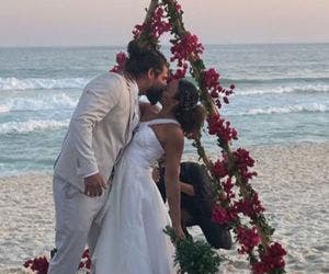 Sheron Menezzes e Saulo Camelo celebram casamento em praia no Rio