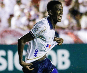 Expulso após gol, Douglas Borel se desculpa com torcida do Bahia