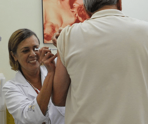 Vacinação contra a gripe começa nesta segunda (4) em todo o país