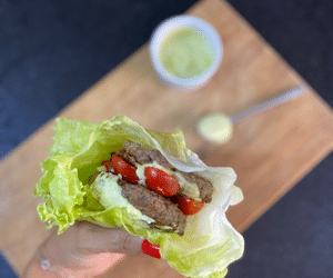 Low carb com Fernanda Macuco: aprenda fazer hambúrguer saudável