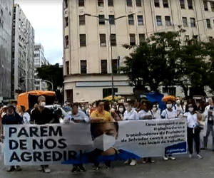 Servidores municipais da saúde fazem protesto no Comércio