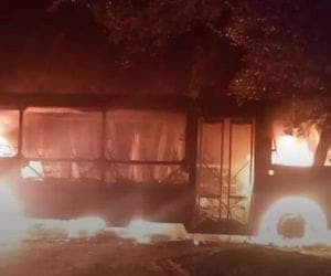 Ônibus de transporte escolar é incendiado no Vale do Capão