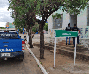 Pai é preso sob suspeita de estupro das duas filhas na Bahia