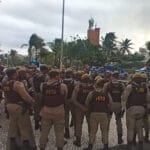 PMs trocam tiros com criminosos após resgatarem homem que seria assassinado no Nordeste de Amaralina, em Salvador