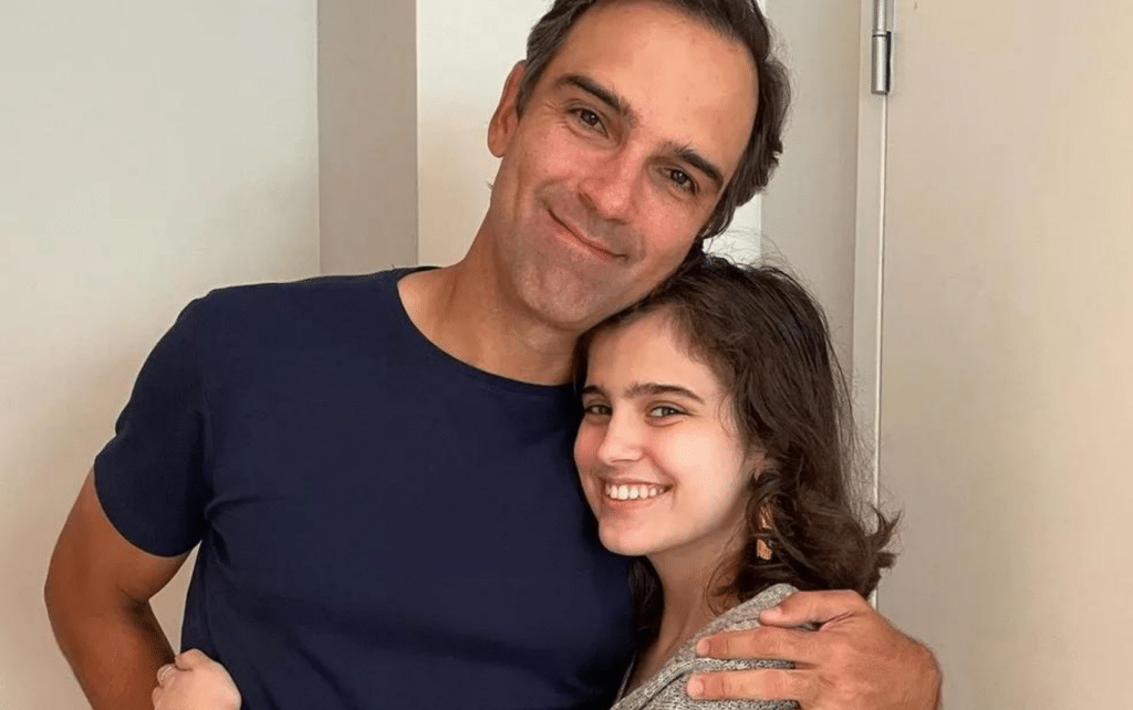 Filha de Tadeu Schmidt se declara para o pai após fim do ‘BBB 22’: ‘Fortes emoções’