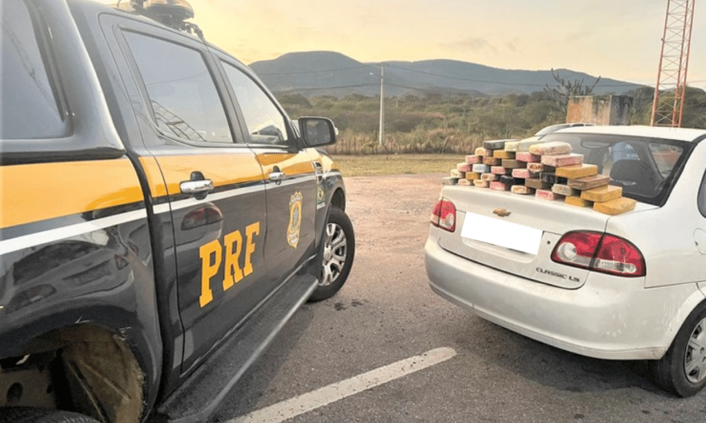 Homem é preso com 35kg de pasta base de cocaína escondida em carro, na Bahia