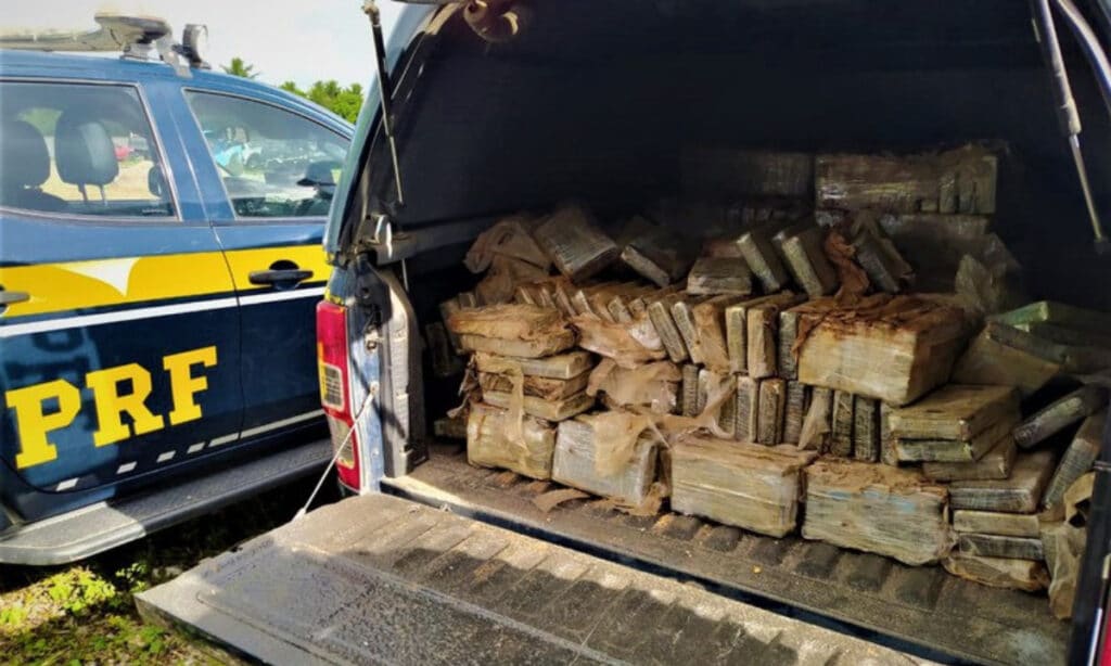 Homem é preso com carga de quase meia tonelada de cocaína escondida em sucata na Bahia