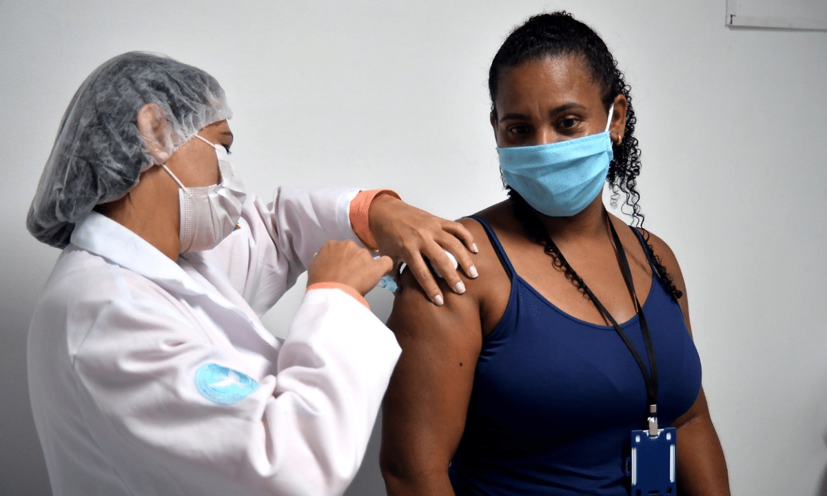 Vacinações contra Covid-19, gripe, pólio e multivacinação estão suspensas no final de semana em Salvador