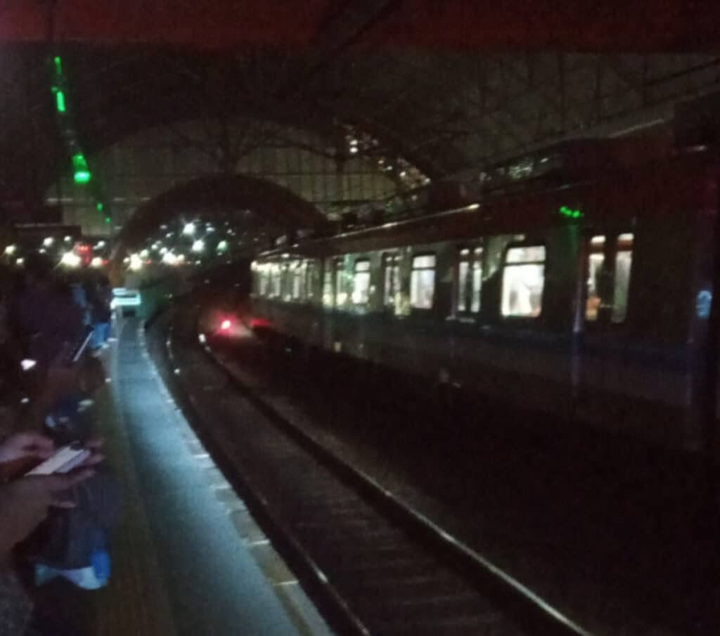Passageiros relatam falta de energia em estações de metrô de Salvador