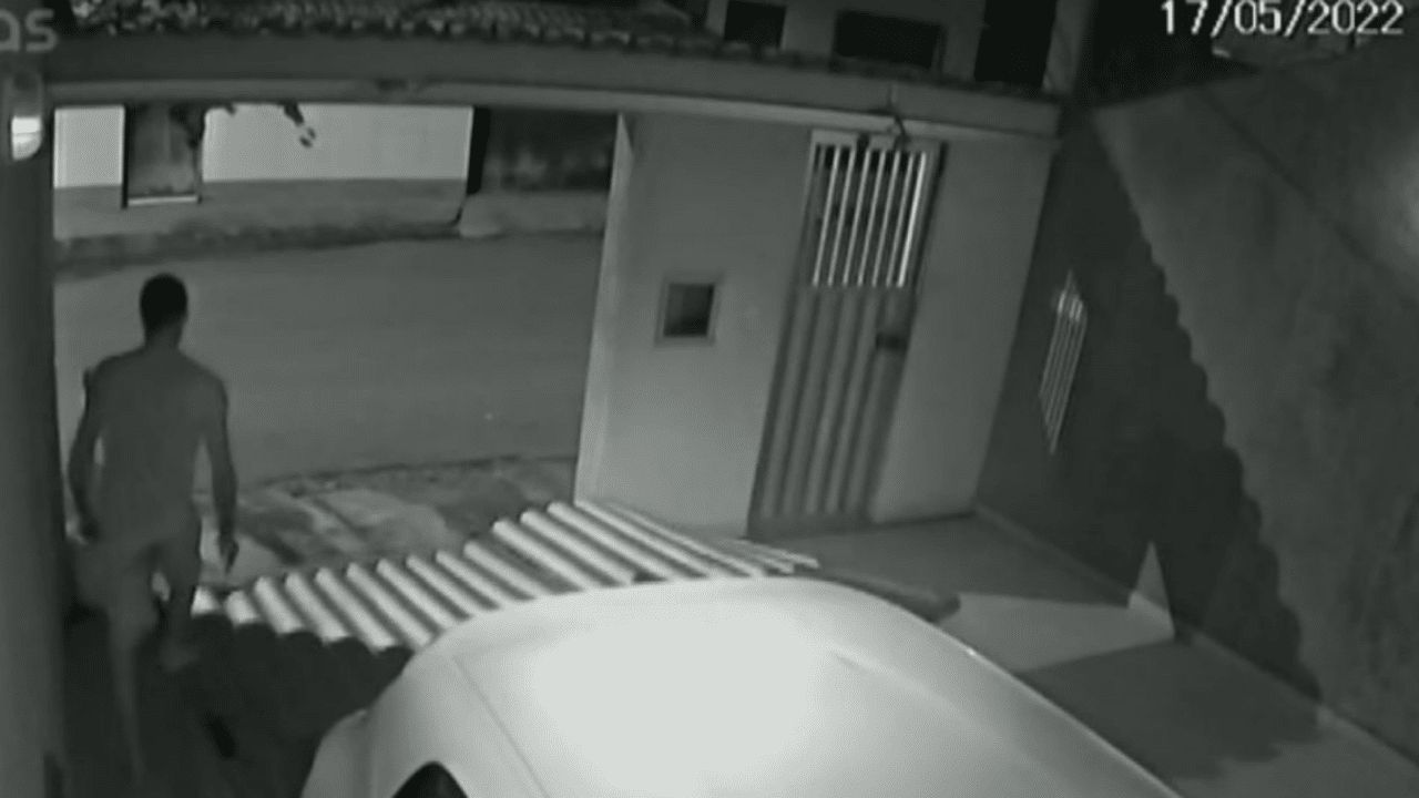 Homem armado invade residência no bairro de São João do Cabrito, em Salvador