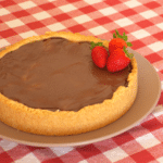 Dia das mães: faça torta de chocolate com morangos por R$ 30