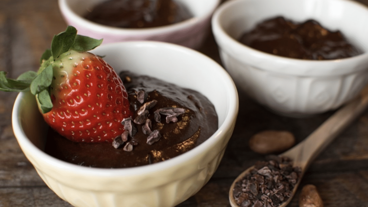 Saúde da mulher na Menopausa: aprenda a fazer um mousse de chocolate para comer sem restrição