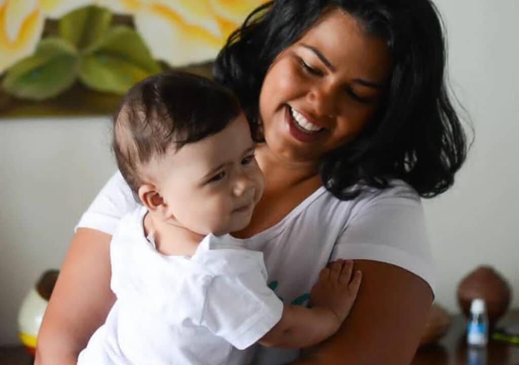 Maternidade solo: o estigma de 'supermãe' de 57,3 milhões de brasileiras
