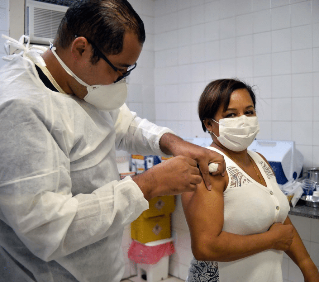 Vacinação contra Covid-19 segue em Salvador na quinta-feira (4); confira estratégia