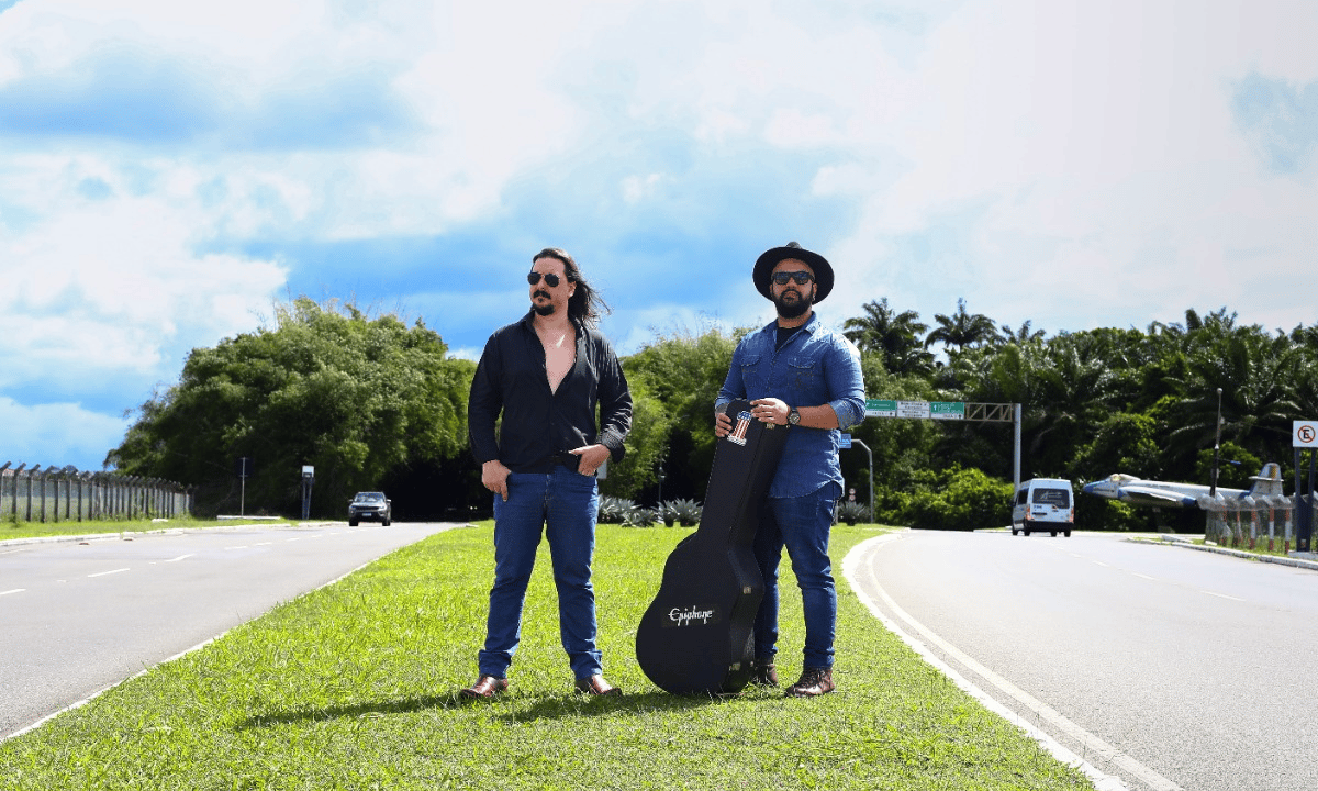 Alternativa ao forró: Duo de rock apresenta versões acústicas de hits na quinta-feira (23) em Salvador
