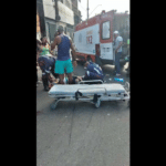 Batida entre carro e moto deixa dois feridos na Avenida San Martin, em Salvador