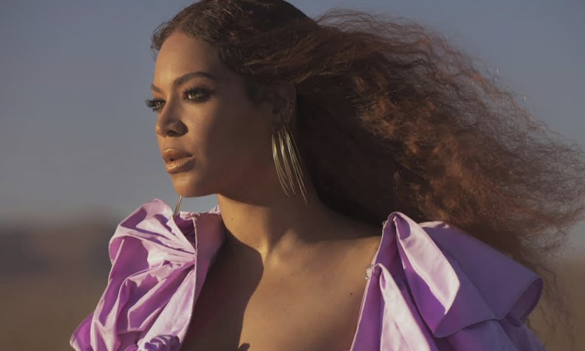 Beyoncé anuncia lançamento do sétimo álbum de estúdio