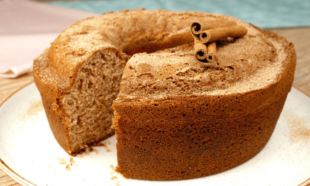 Delicioso e prático: aprenda receita de bolo de canela que fica pronto em 1h