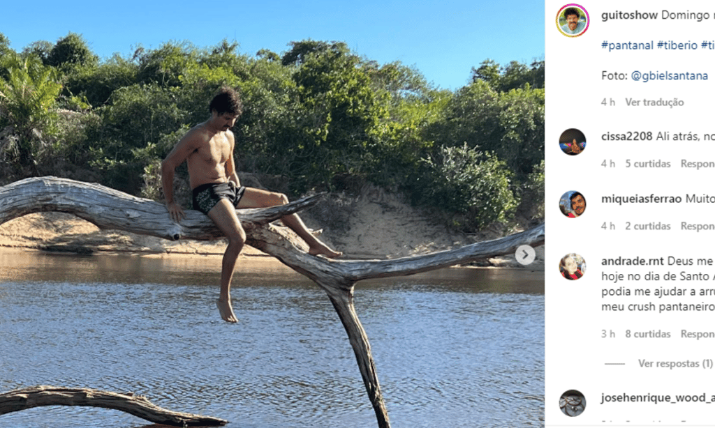 De sunga, Guito, o Tibério de ‘Pantanal’ imita onça em árvore e arranca suspiros na web: ‘Que homem’