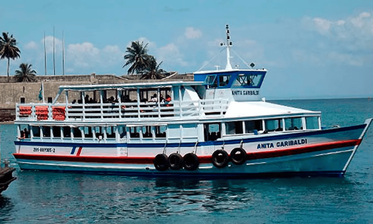 Travessia Salvador-Mar Grande opera em esquema especial com oito embarcações durante o São João