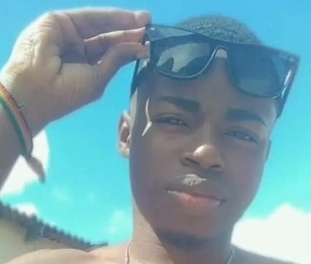 Jovem de 17 anos desaparece após entrar no mar em Piatã, bairro de Salvador