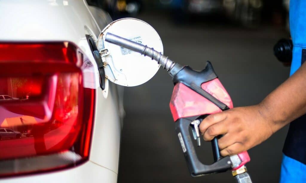 Reajuste no preço dos combustíveis para as distribuidoras passam a valer a partir deste sábado (18)
