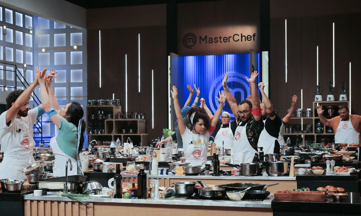 Cozinheiros encaram prova em dupla inspirada em pratos de restaurante famoso no próximo episódio do 'MasterChef'