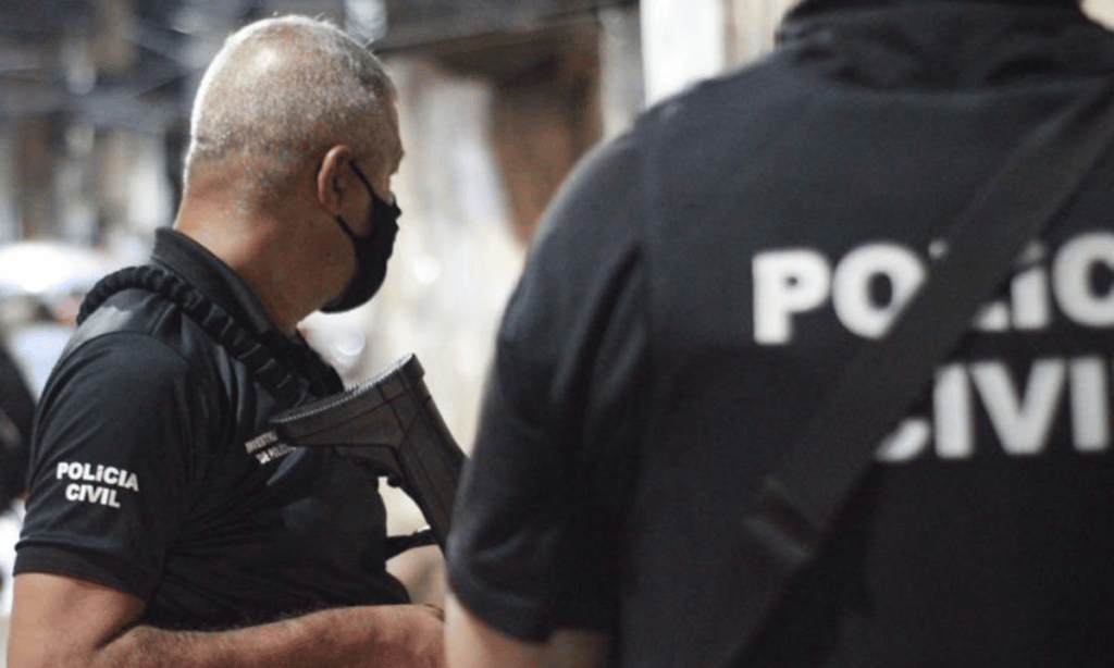 Idoso é preso sob suspeita de estupro e cárcere privado contra enteada na Bahia