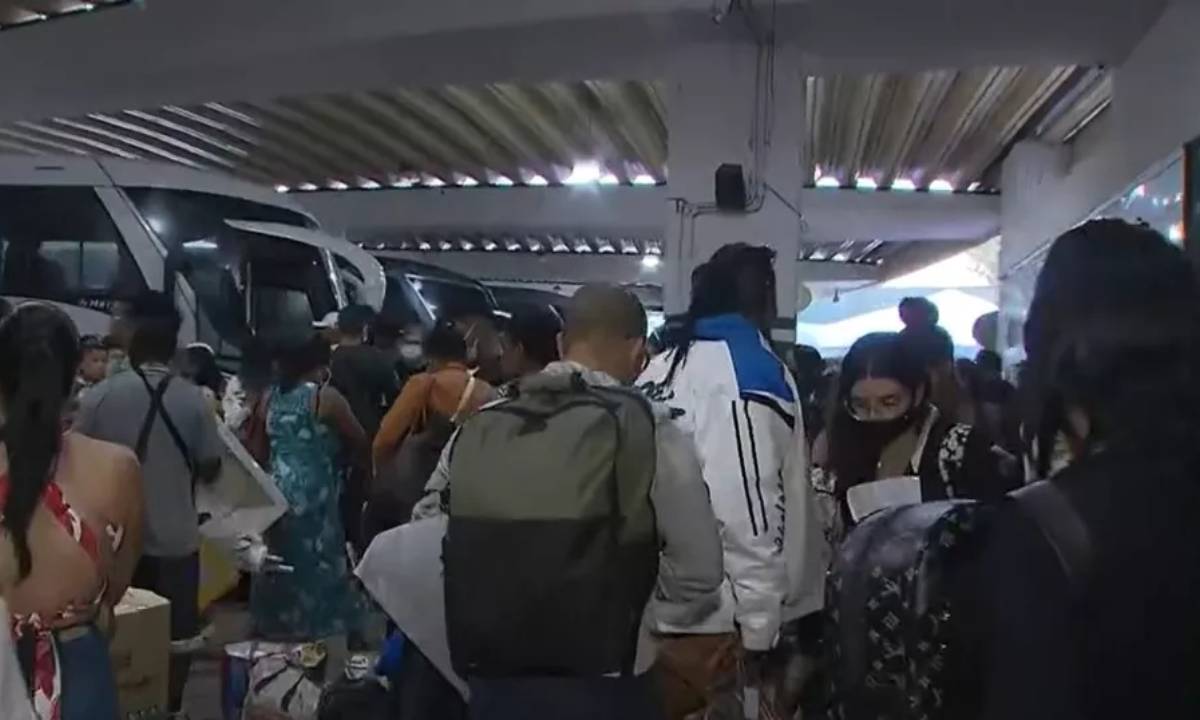 São João: movimento de saída de Salvador deixa trânsito congestionado na região da rodoviária e ferry-boat