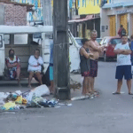 Dois homens a bordo de uma moto são mortos a tiros no bairro de Santa Mônica, em Salvador