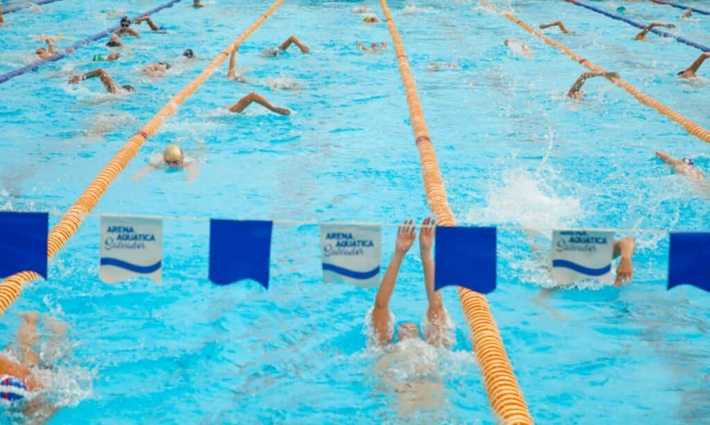 Campeonato nacional de natação na Arena Aquática de Salvador é cancelado após atletas passarem mal