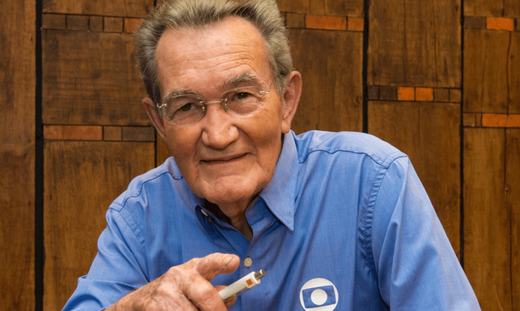 Lenda do telejornalismo, Léo Batista completa 90 anos e recebe homenagens
