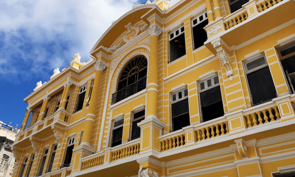 Palacete Tira-Chapéu passa por restauração e abre as portas para exposição gratuita
