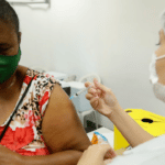 Vacinação contra Covid-19 segue em Salvador nesta segunda-feira; veja postos