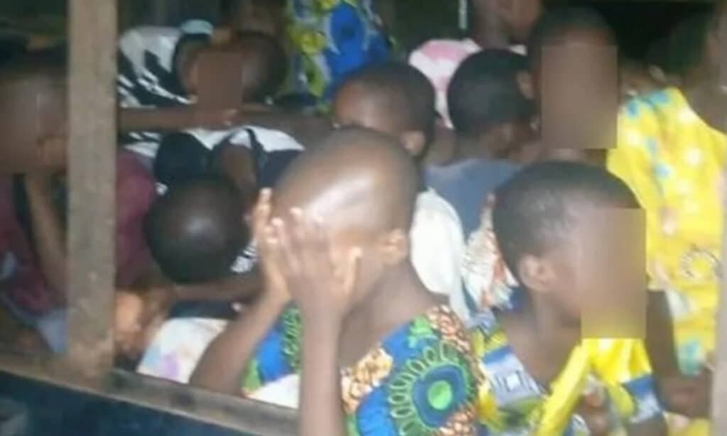 Polícia resgata 77 pessoas presas por pastor em igreja para ‘esperar vinda de Jesus’ na Nigéria