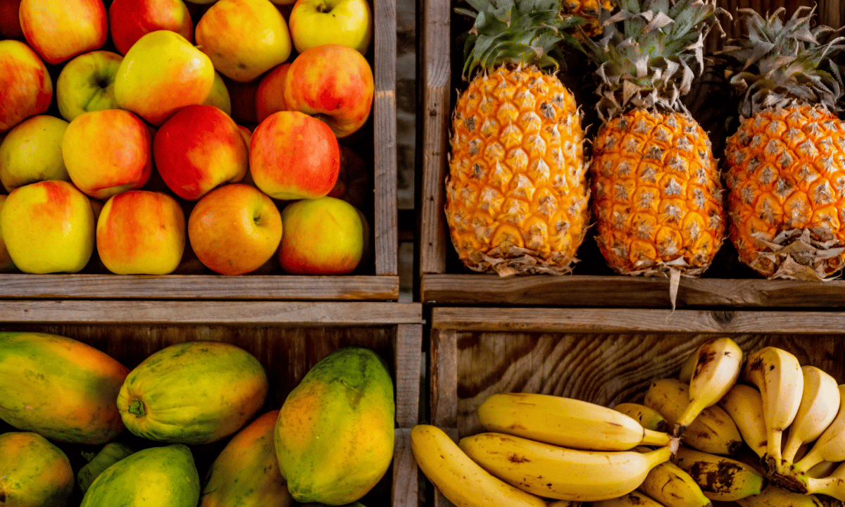 Morando sozinho?! Aprenda dicas práticas de como escolher frutas no supermercado