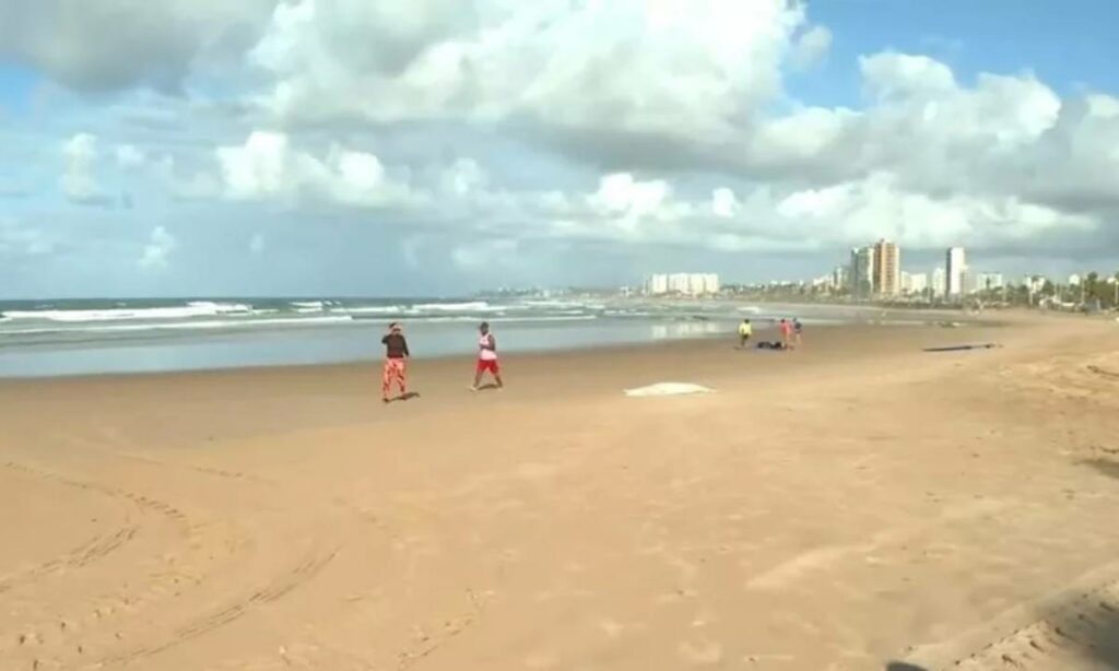 Mulher é encontrada morta na praia de Piatã, em Salvador
