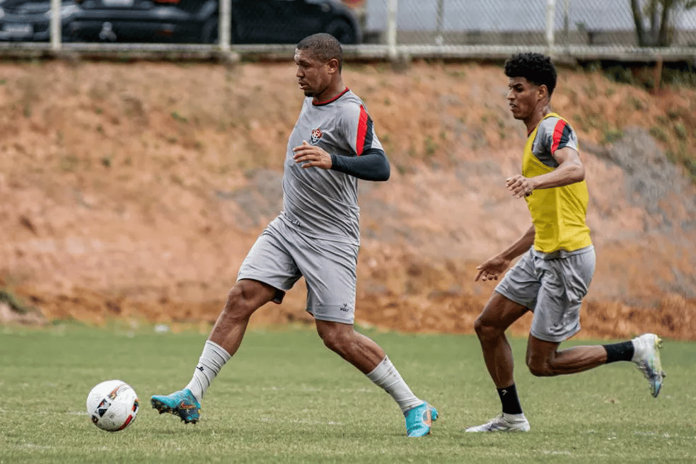 Com estiramento muscular, Rodrigão desfalca Vitória contra São José-RS